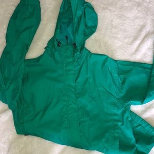 Green rain jacket / wind breaker